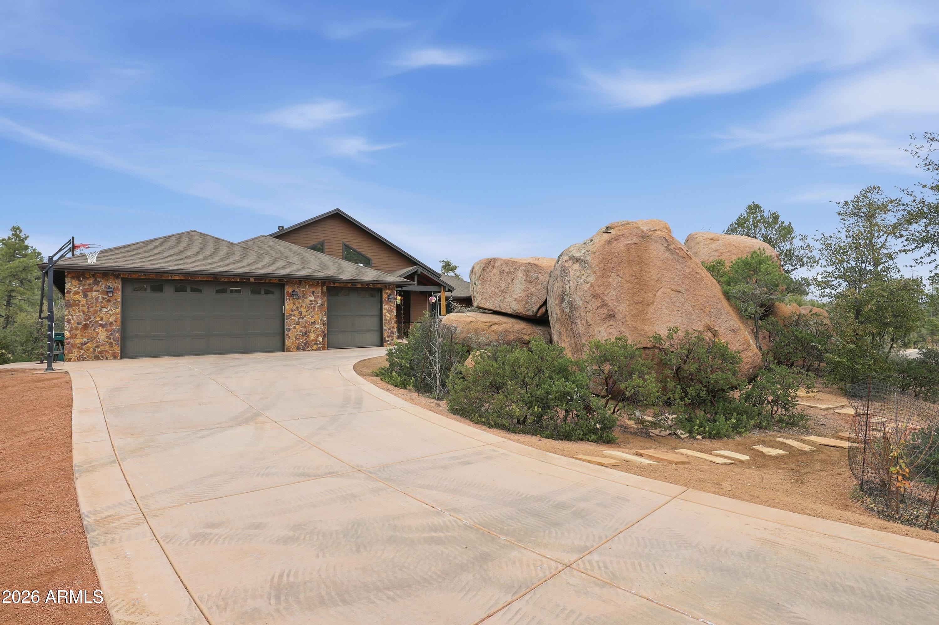 1412 E PHOENIX Street