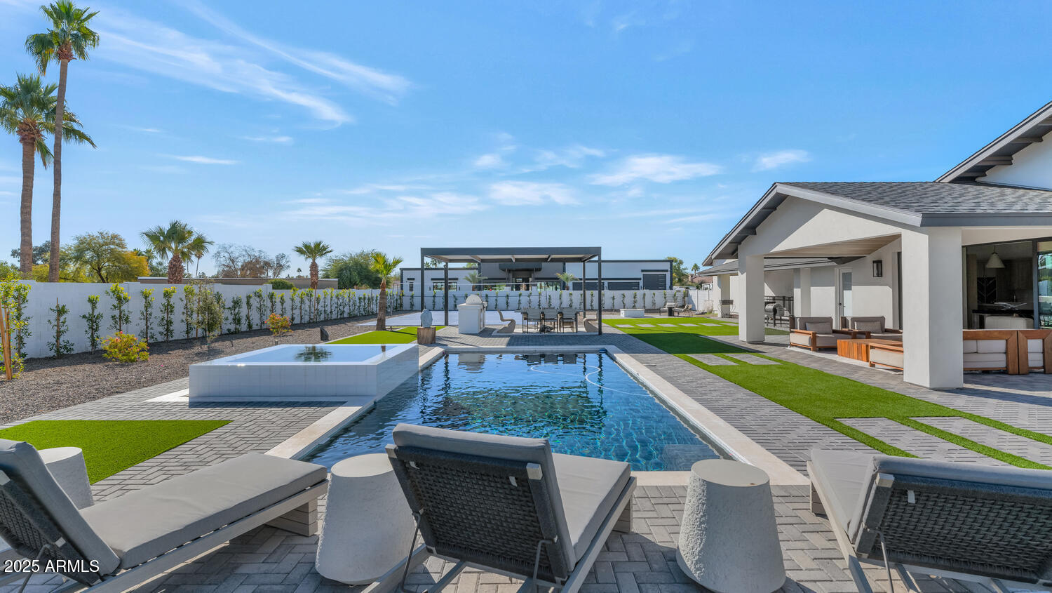 LAS SOMBRAS 2 - Residential