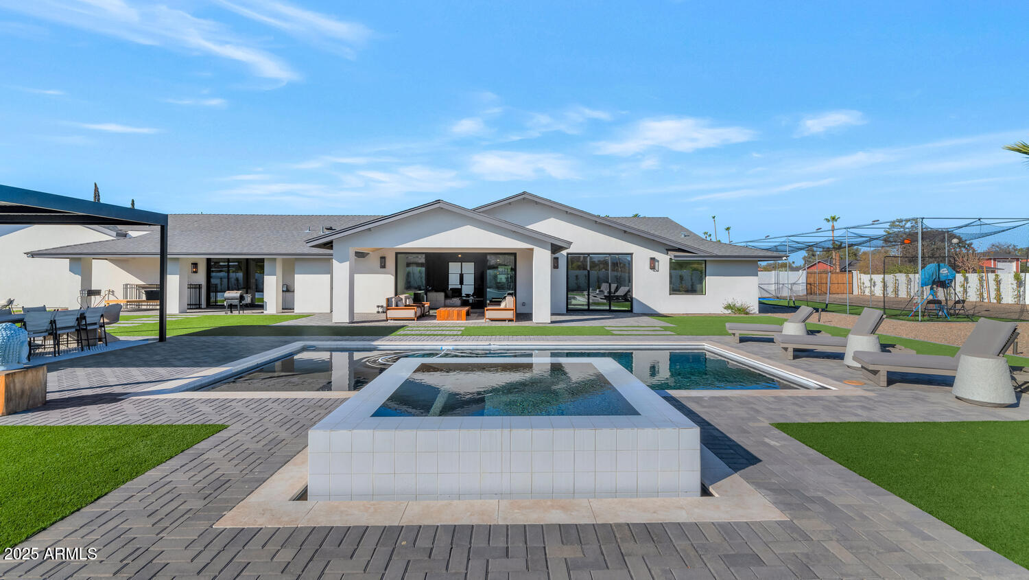 LAS SOMBRAS 2 - Residential
