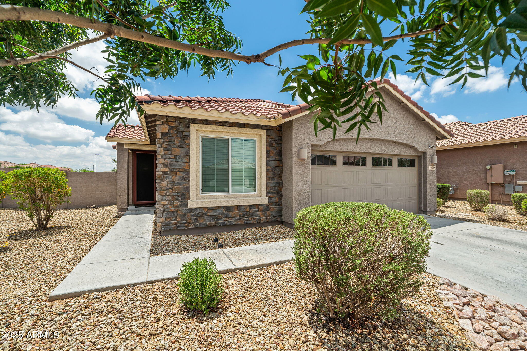 19585 W WASHINGTON Street