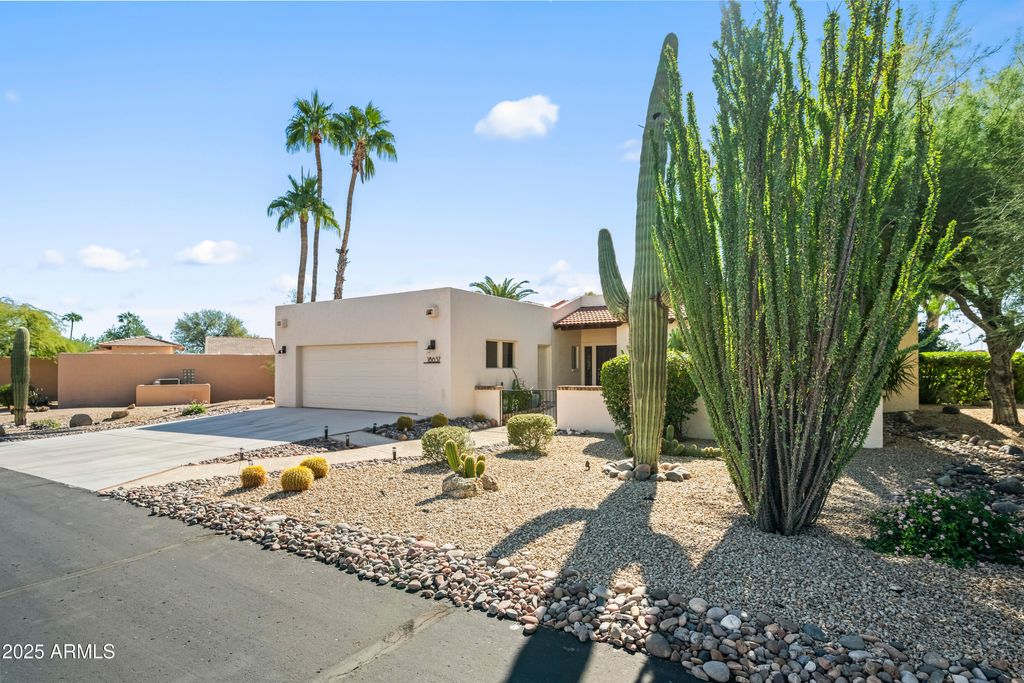 Photo of 18637 E Mazatzal Circle, Rio Verde, AZ 85263 (MLS # 6944470)