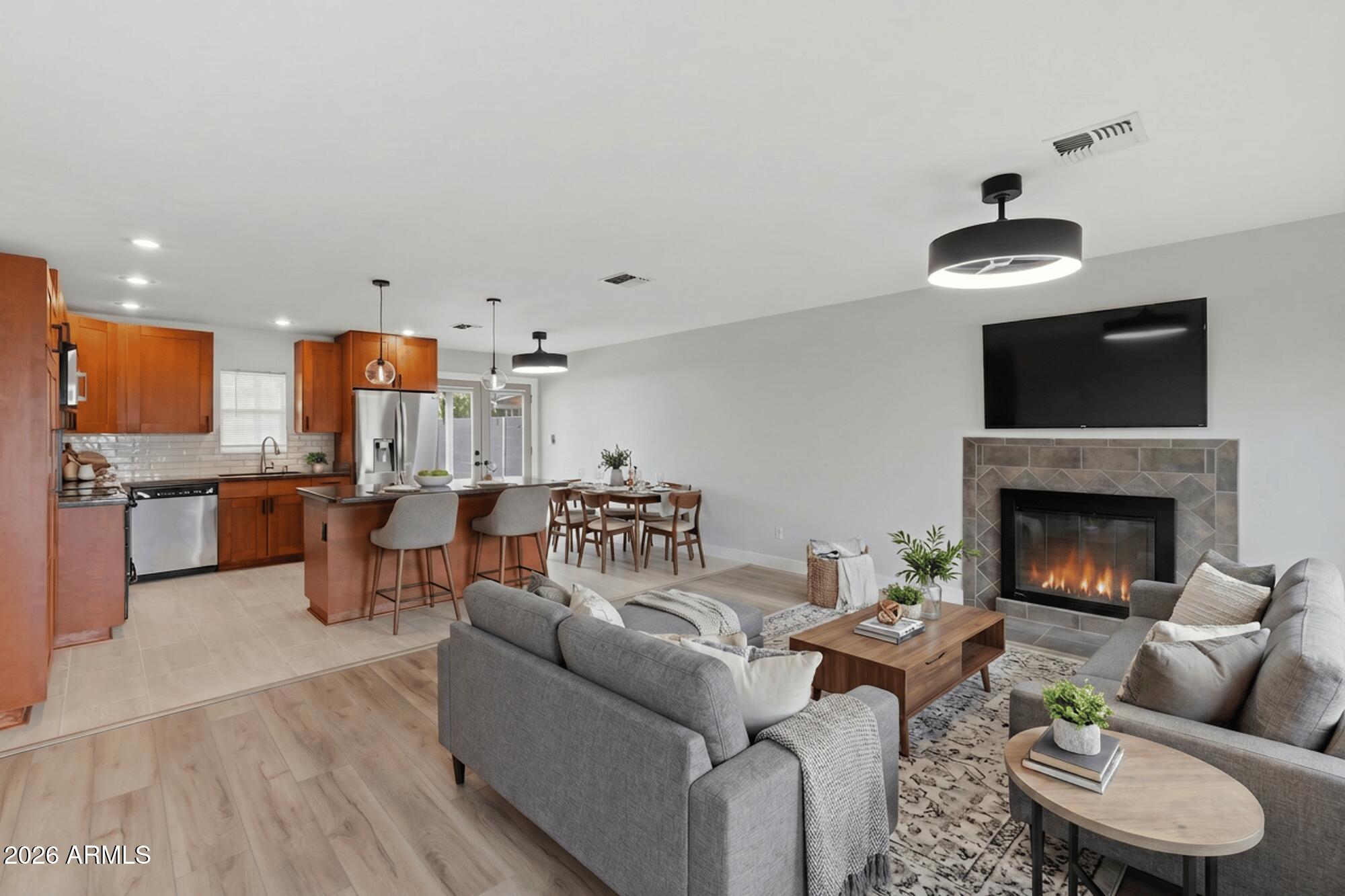 4922 W TOWNLEY Avenue