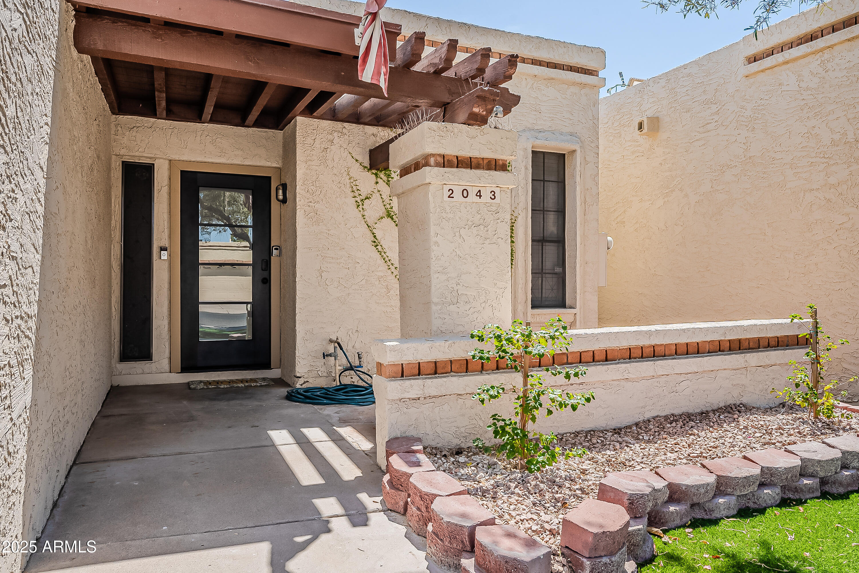 2043 W NOPAL Avenue