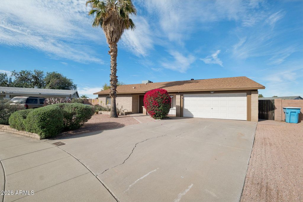 Photo of 4045 W Camino Acequia, Phoenix, AZ 85051 (MLS # 6999479)