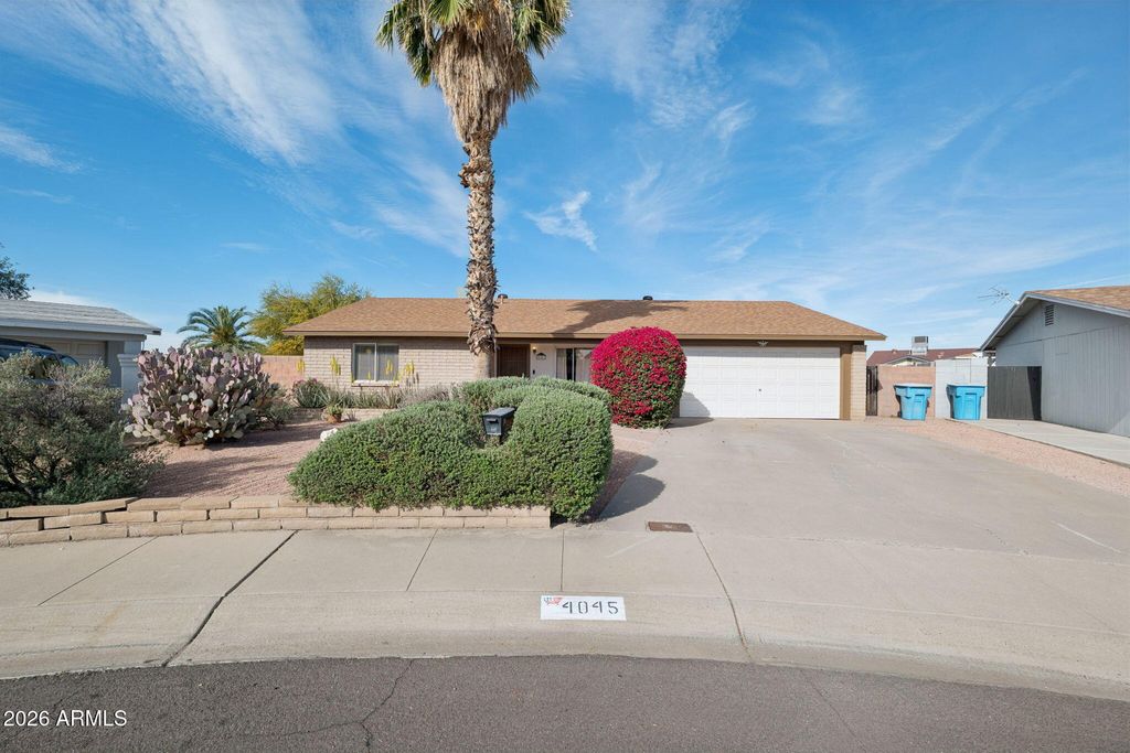 Photo of 4045 W Camino Acequia, Phoenix, AZ 85051 (MLS # 6999479)