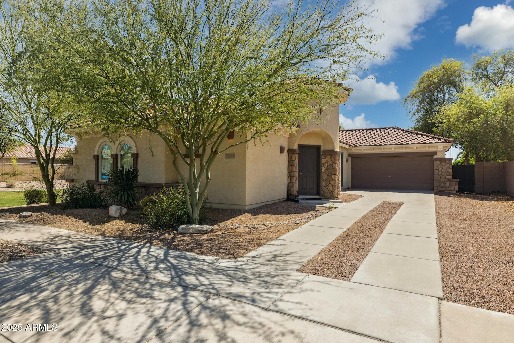 897 E CHERRY HILLS Drive