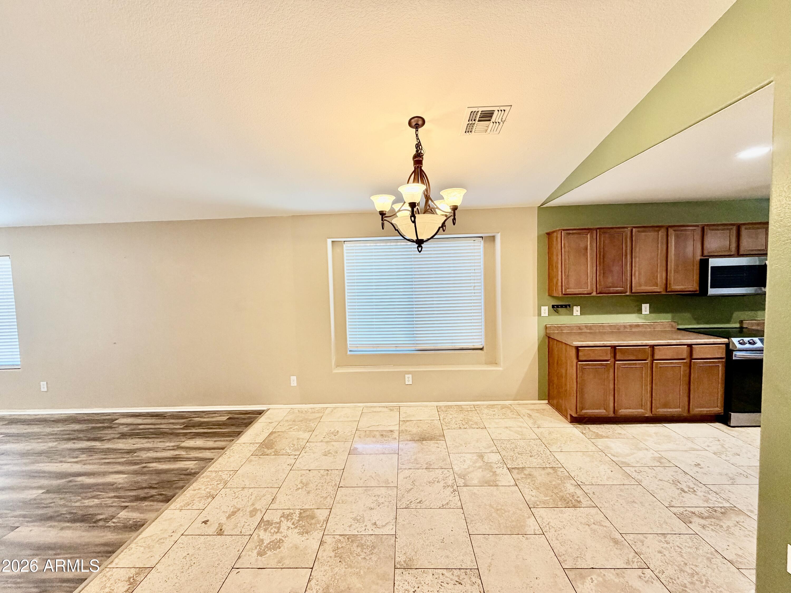 145 W HOLSTEIN Trail