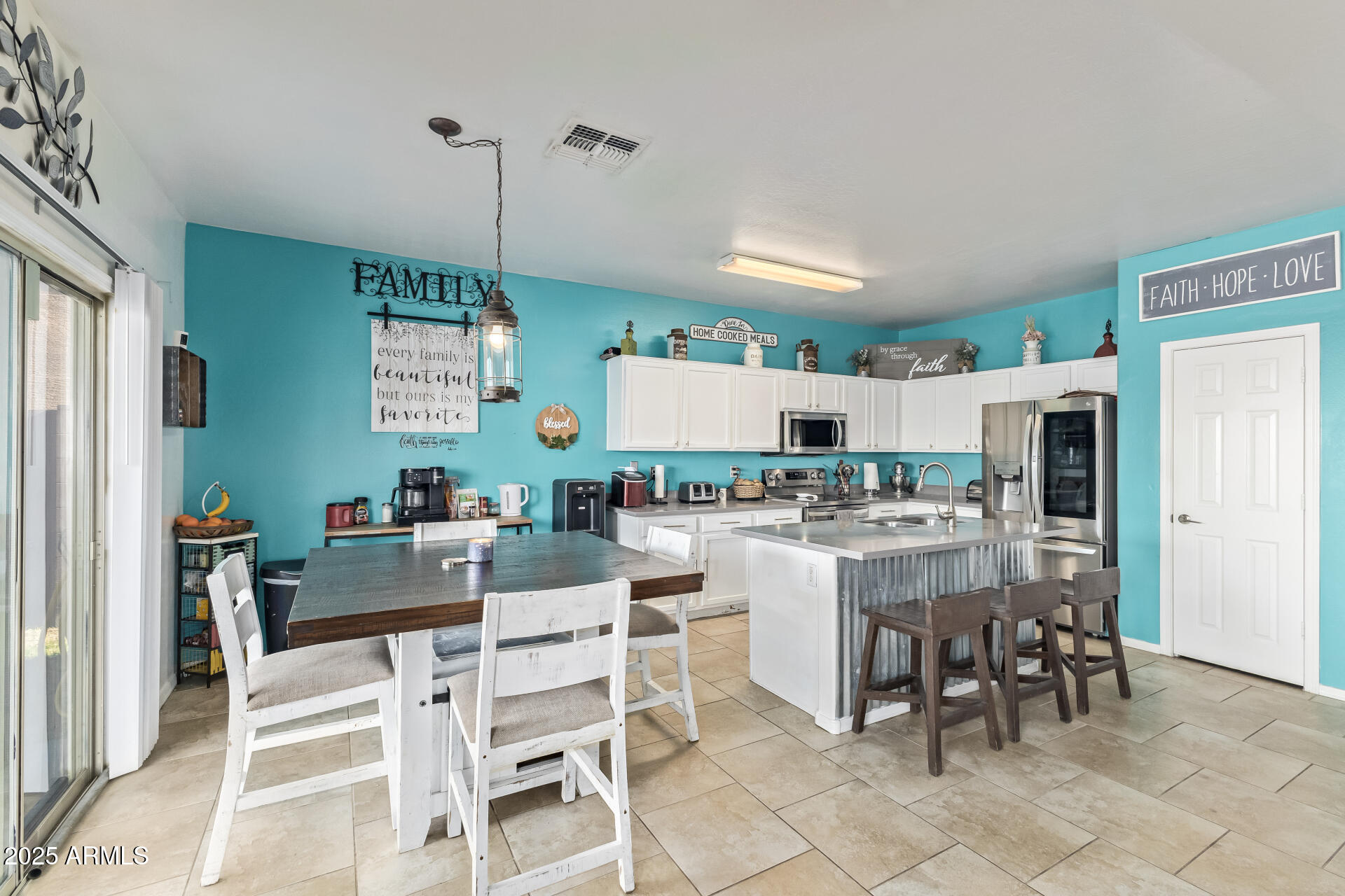 10512 W MAGNOLIA Street