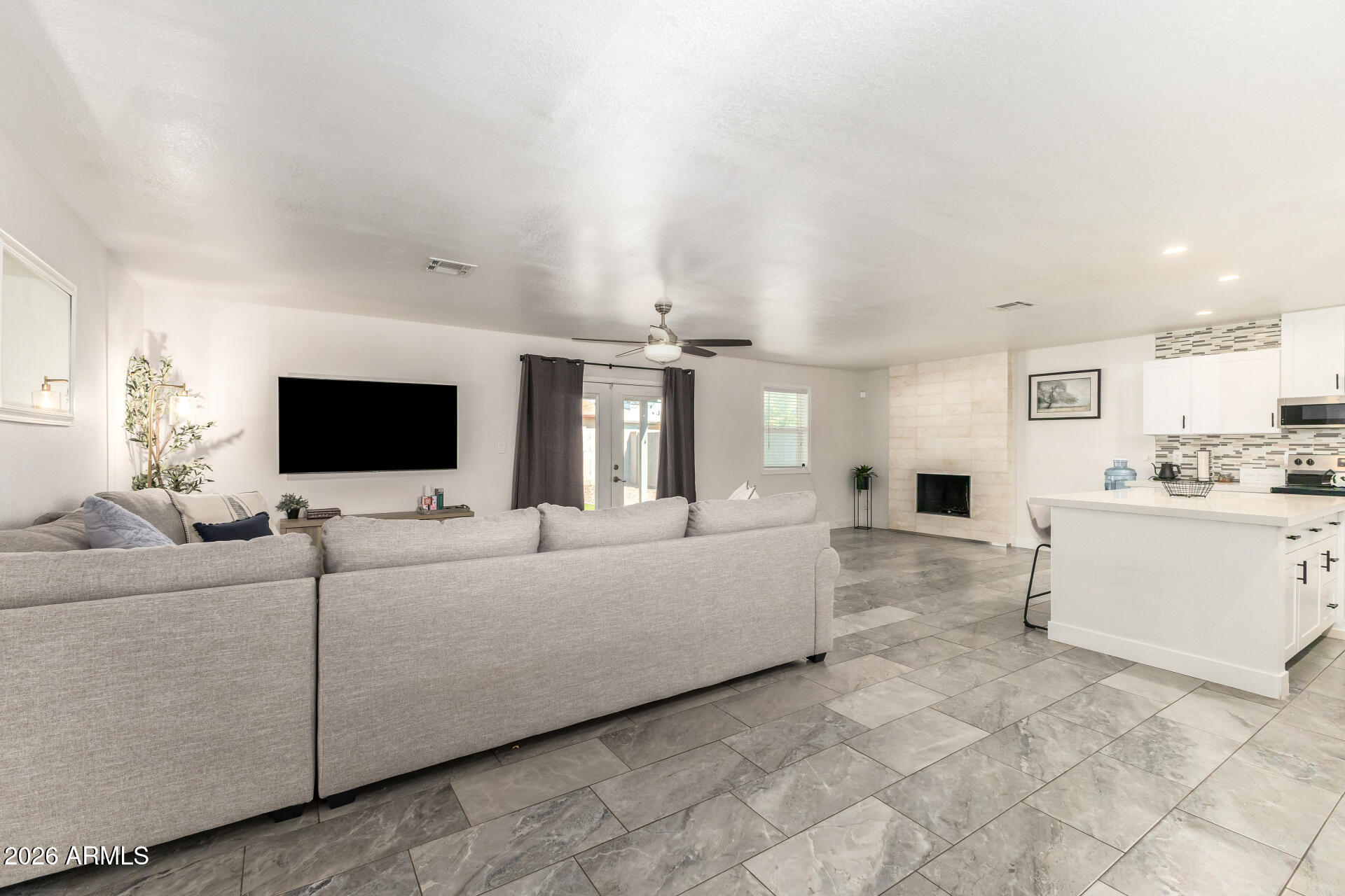 1006 W ANDERSON Drive