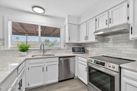 2601 E HOPI Avenue E Mesa AZ 85204