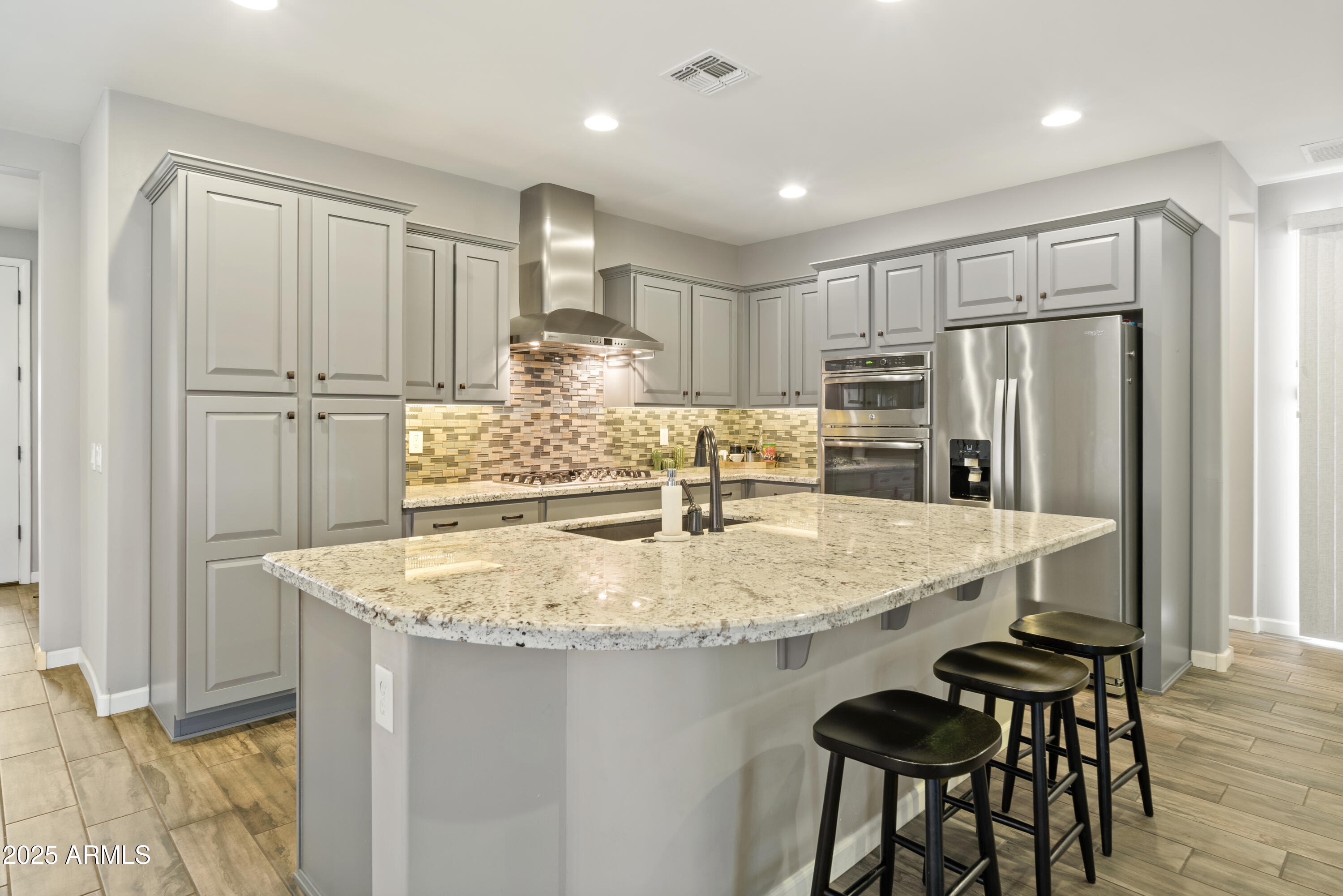 3921 GOLD RIDGE Road