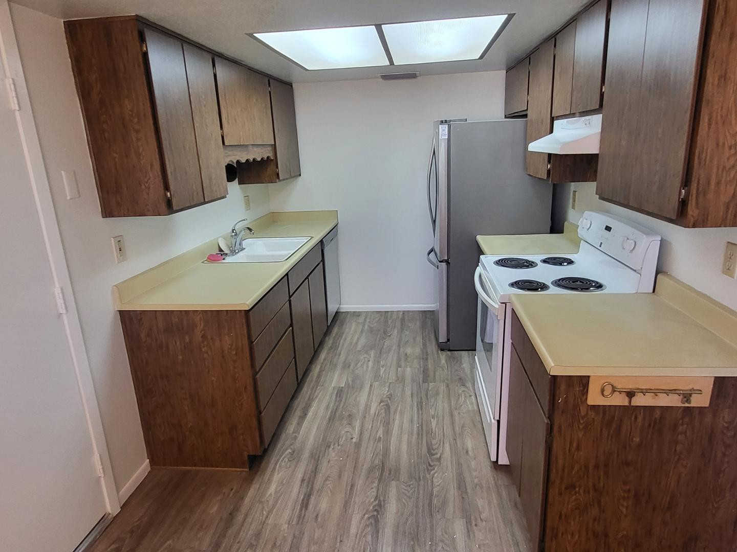 9609 W Cinnabar Avenue Apt B