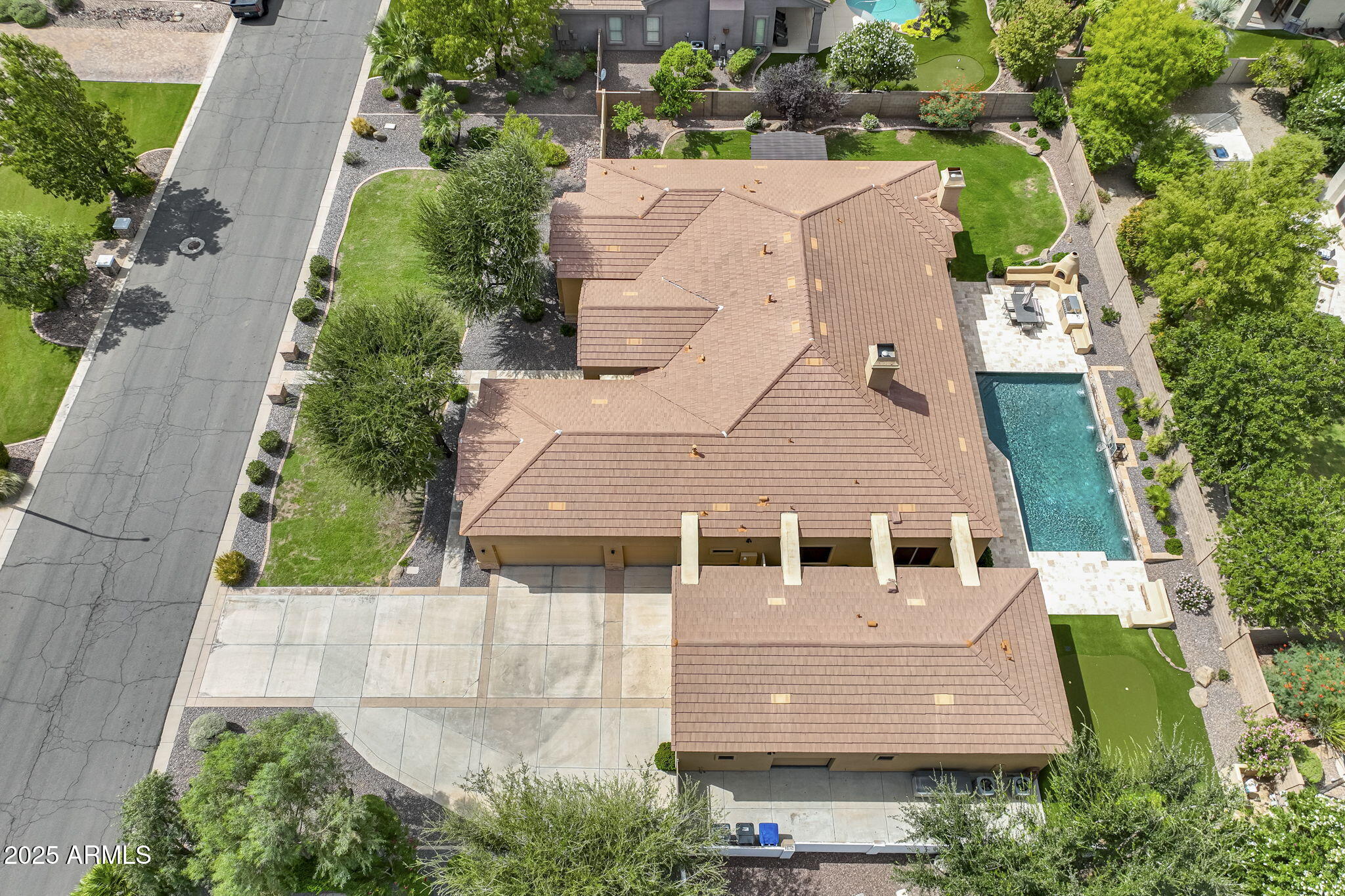 2752 E BEECHNUT Place