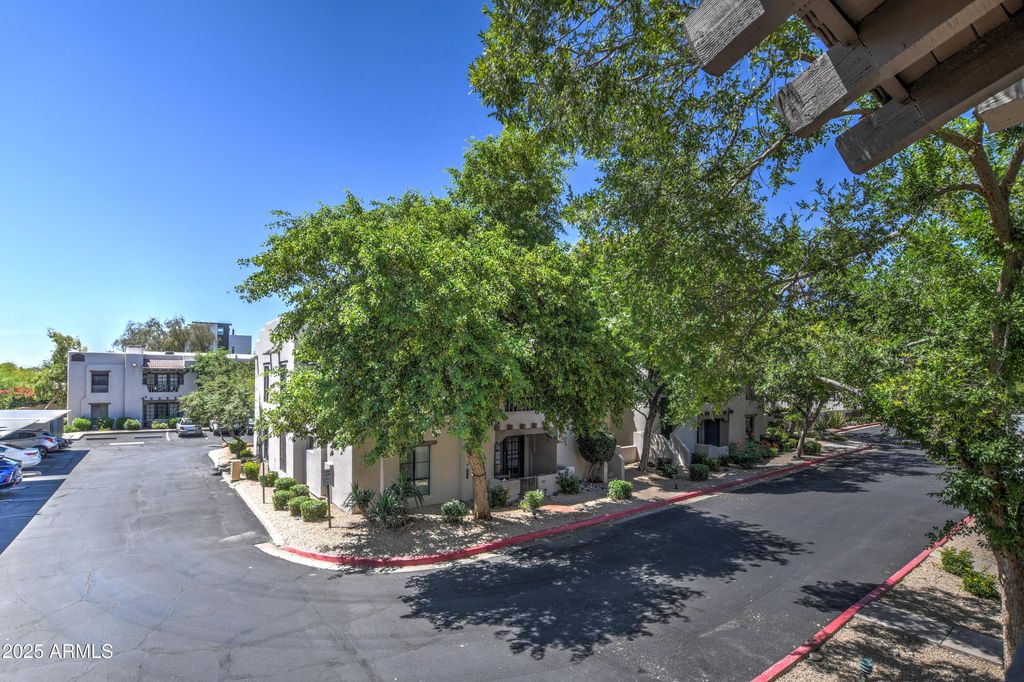 Photo of 7300 N Dreamy Draw Drive #202, Phoenix, AZ 85020 (MLS # 6975481)