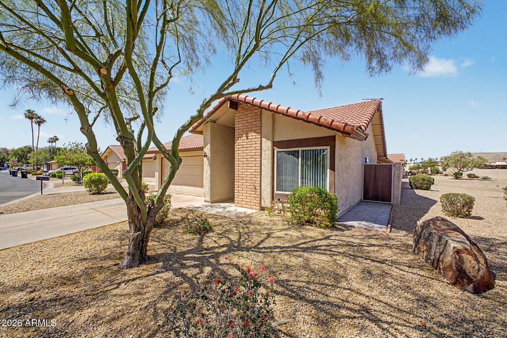 Photo of 5212 E Tamblo Drive, Phoenix, AZ 85044 (MLS # 7032036)