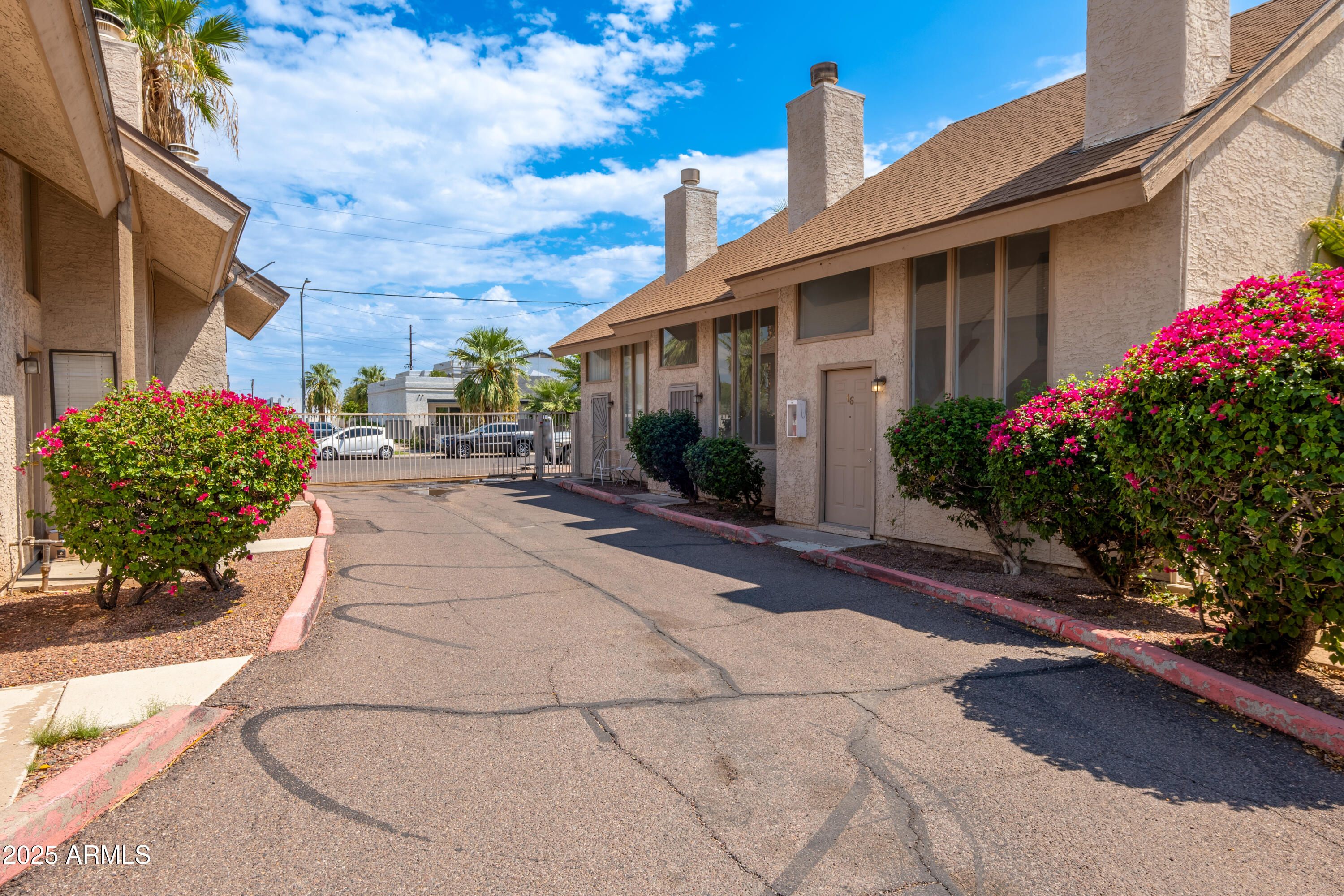 4240 N LONGVIEW Avenue 16