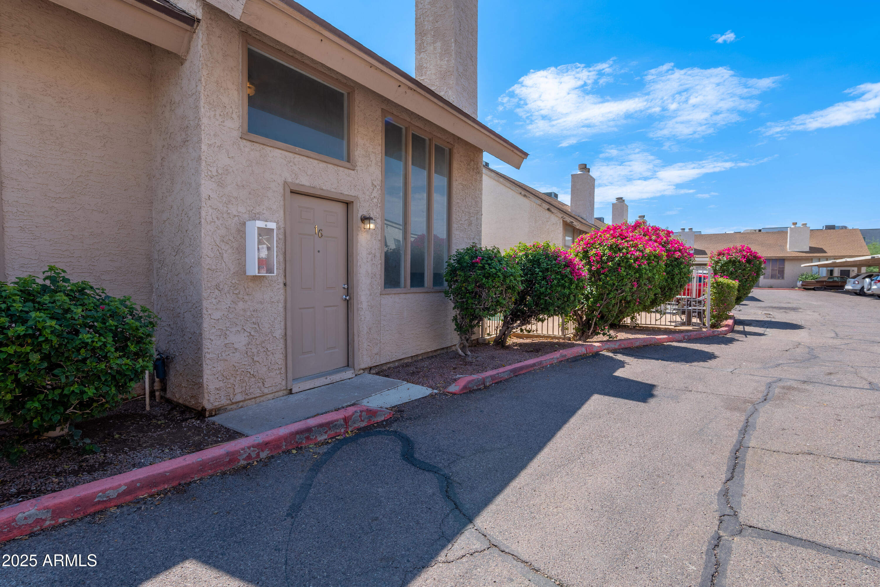 4240 N LONGVIEW Avenue 16