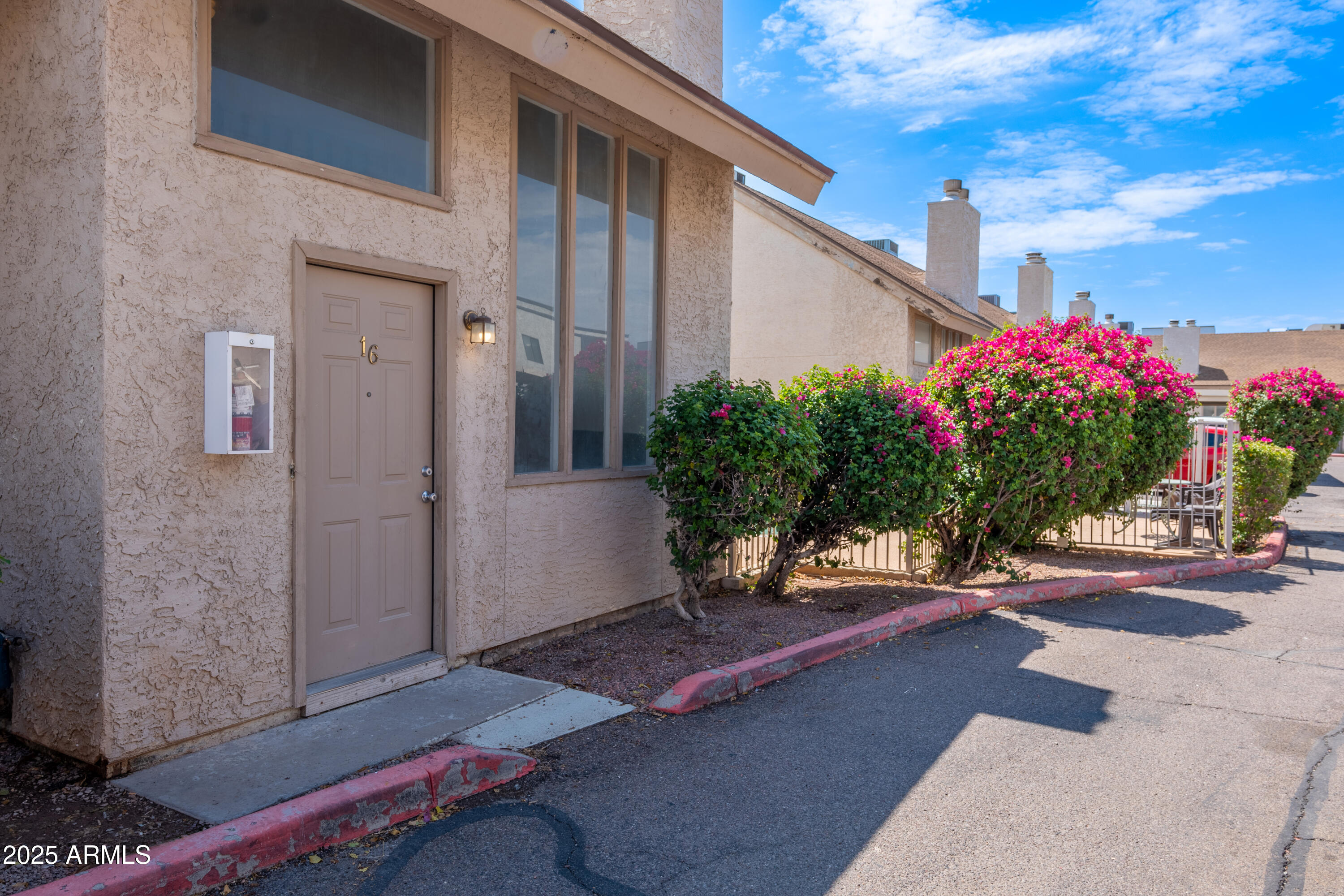 4240 N LONGVIEW Avenue 16