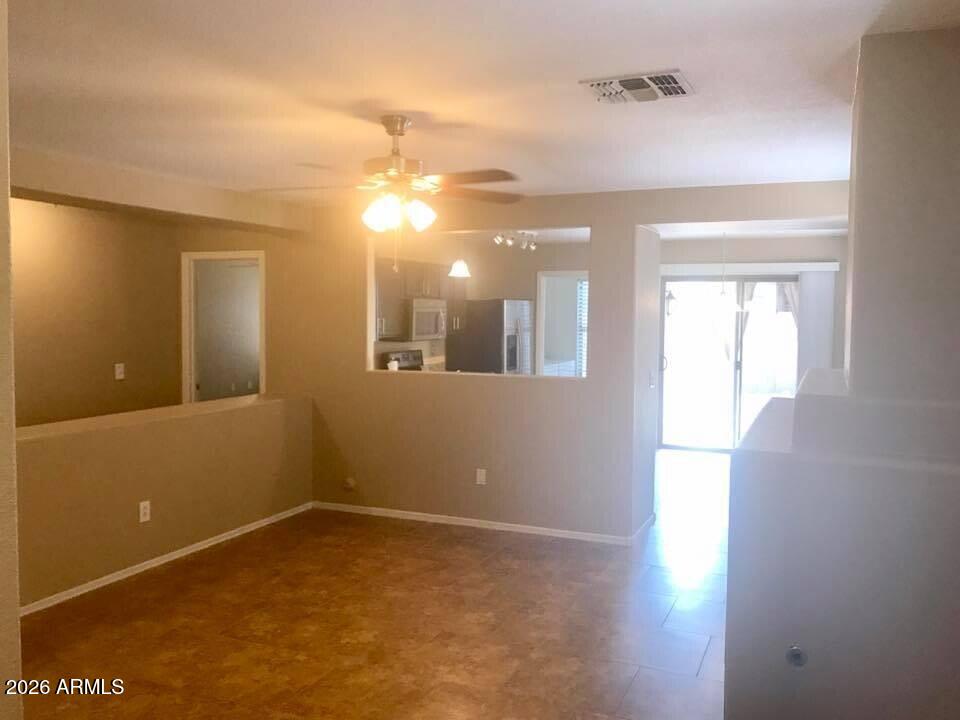 2425 E HAZELTINE Way