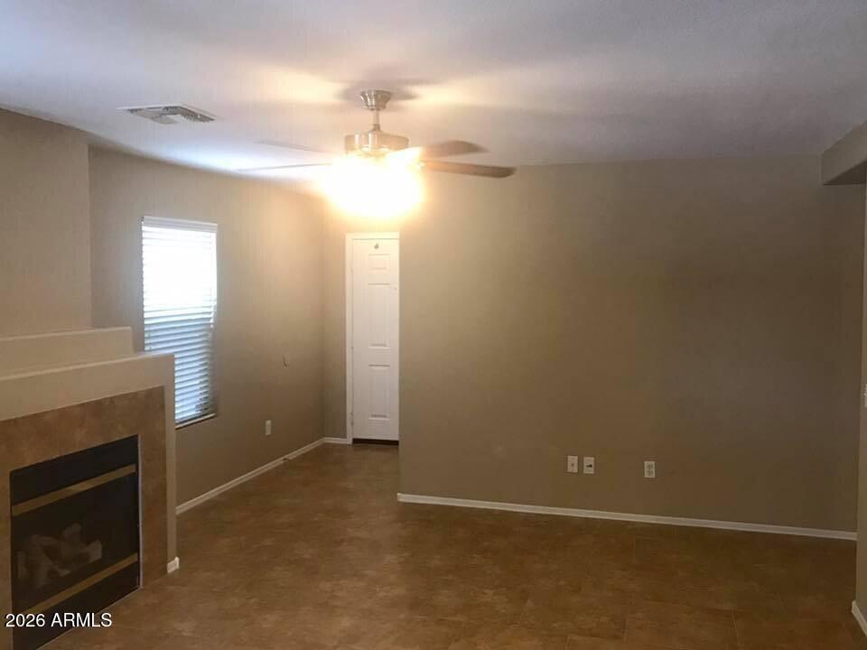 2425 E HAZELTINE Way