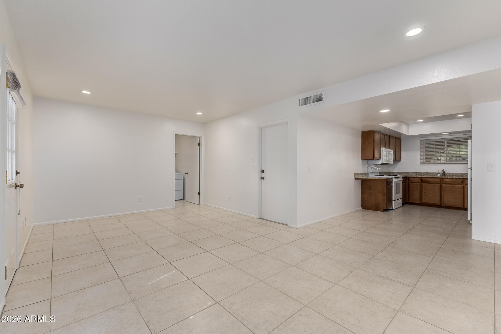 3835 E ALTADENA Avenue