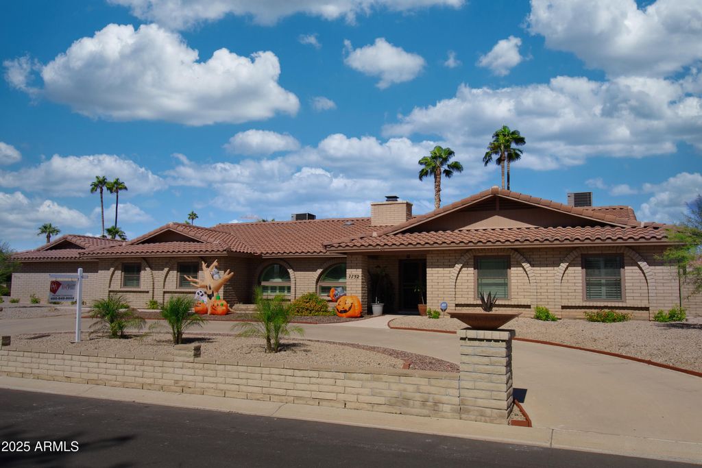 Photo of 7732 W Wagoner Road, Glendale, AZ 85308 (MLS # 6934220)