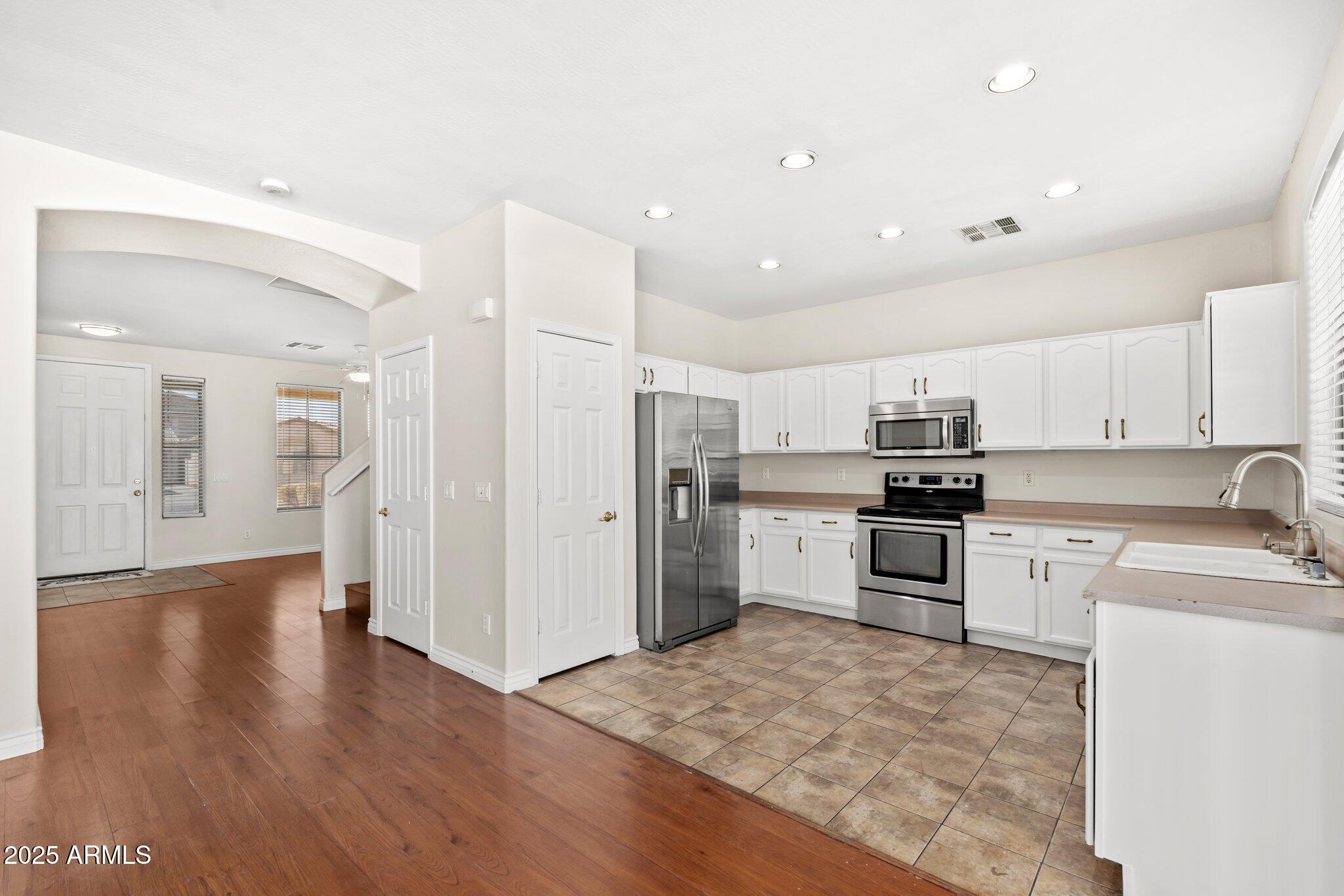 60 W BEECHNUT Place