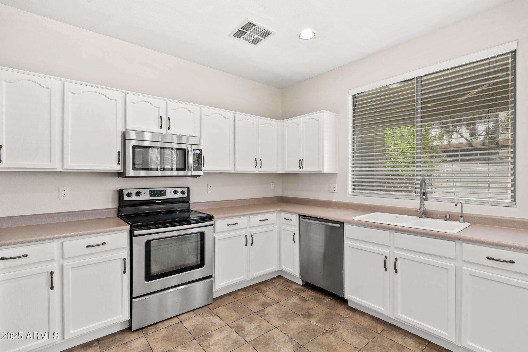 60 W BEECHNUT Place