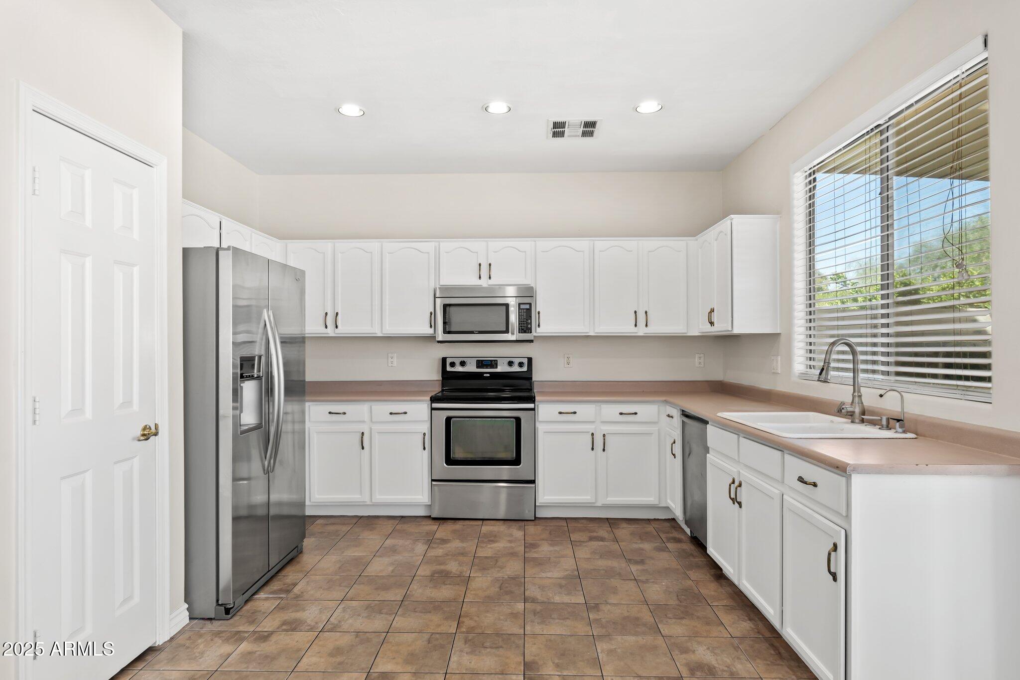 60 W BEECHNUT Place