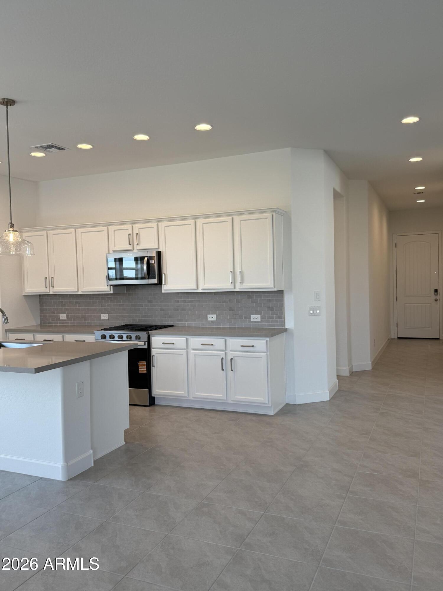 2921 E MISSION Lane