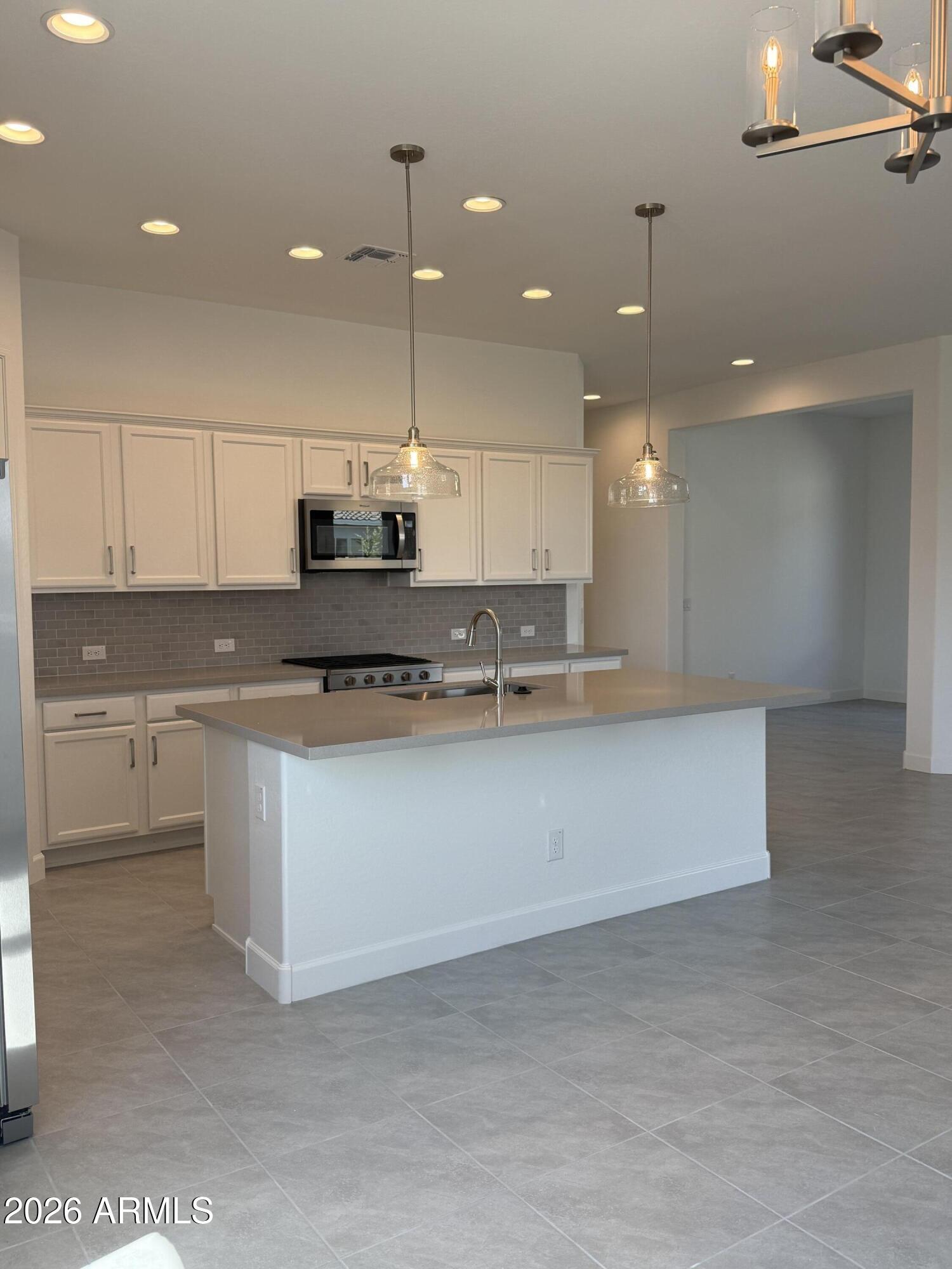 2921 E MISSION Lane
