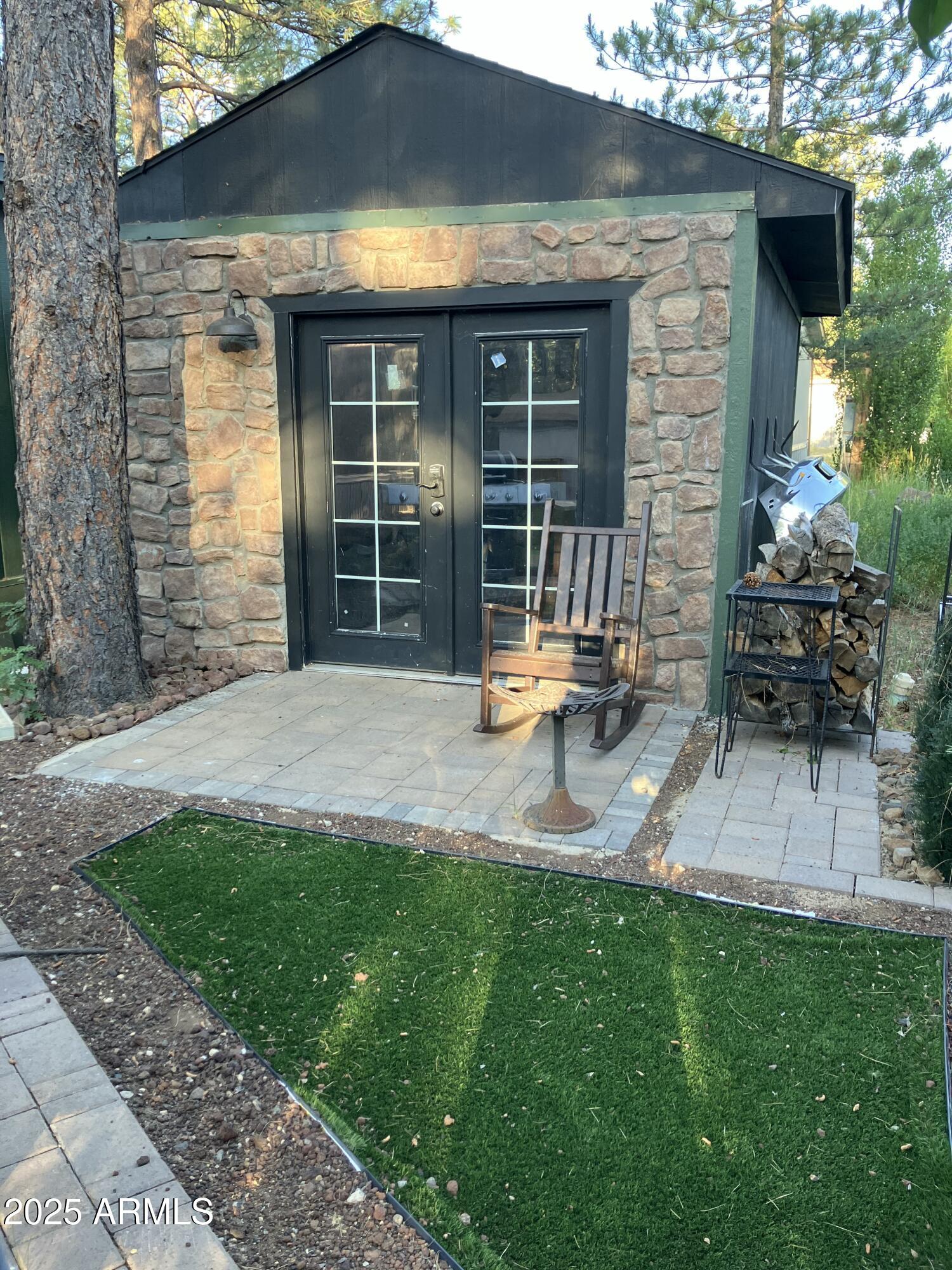 460 E OAK Drive