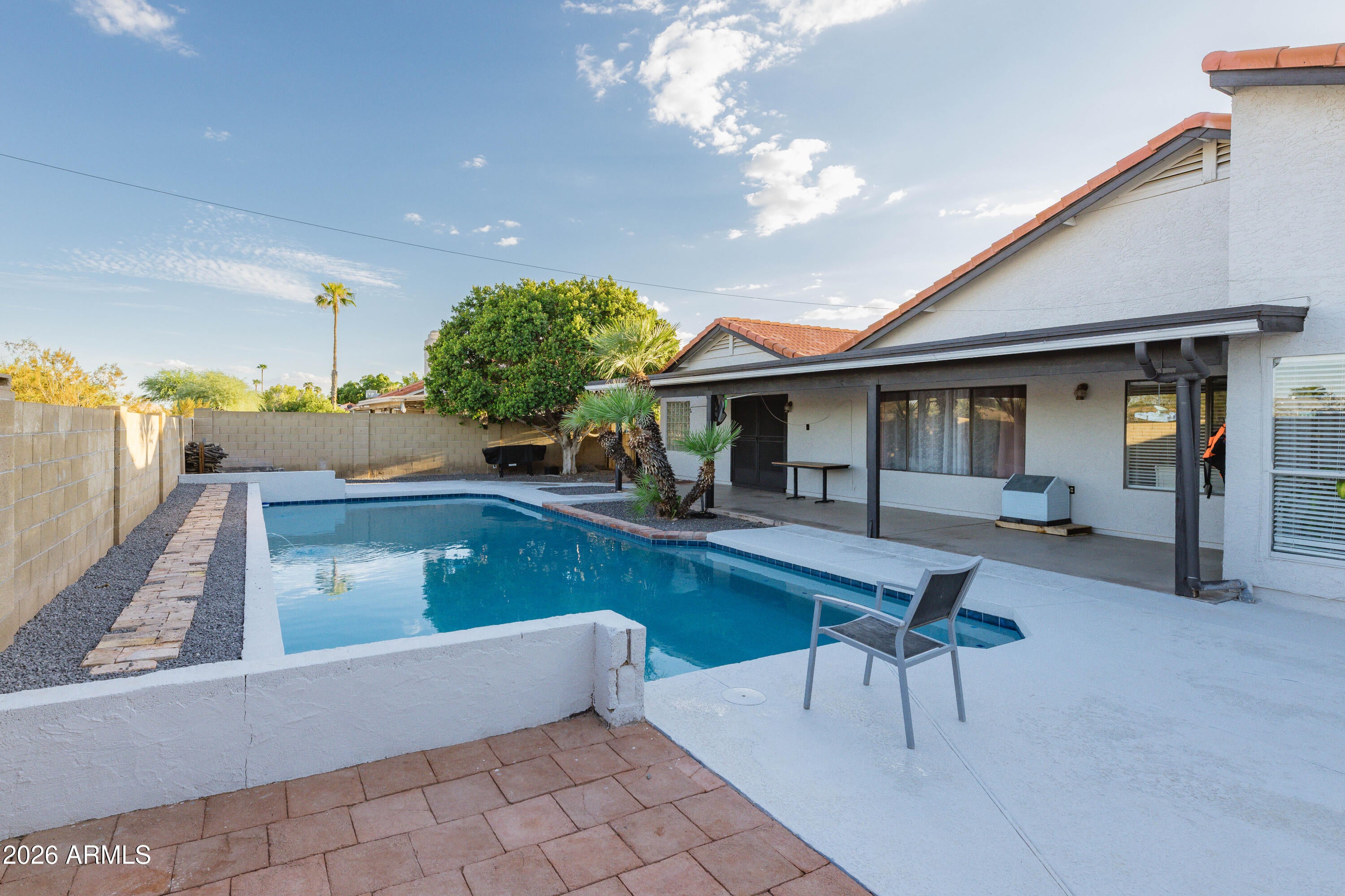 1457 N HOBSON --