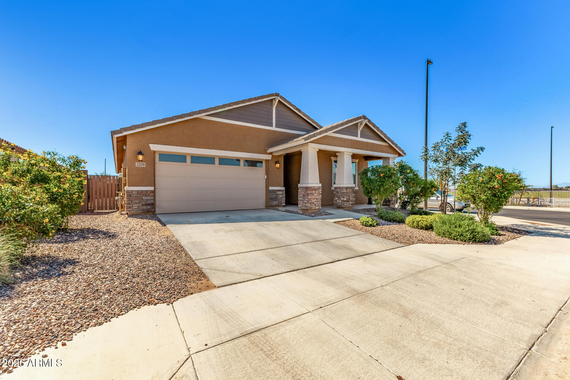 2209 E MEADOWVIEW Court