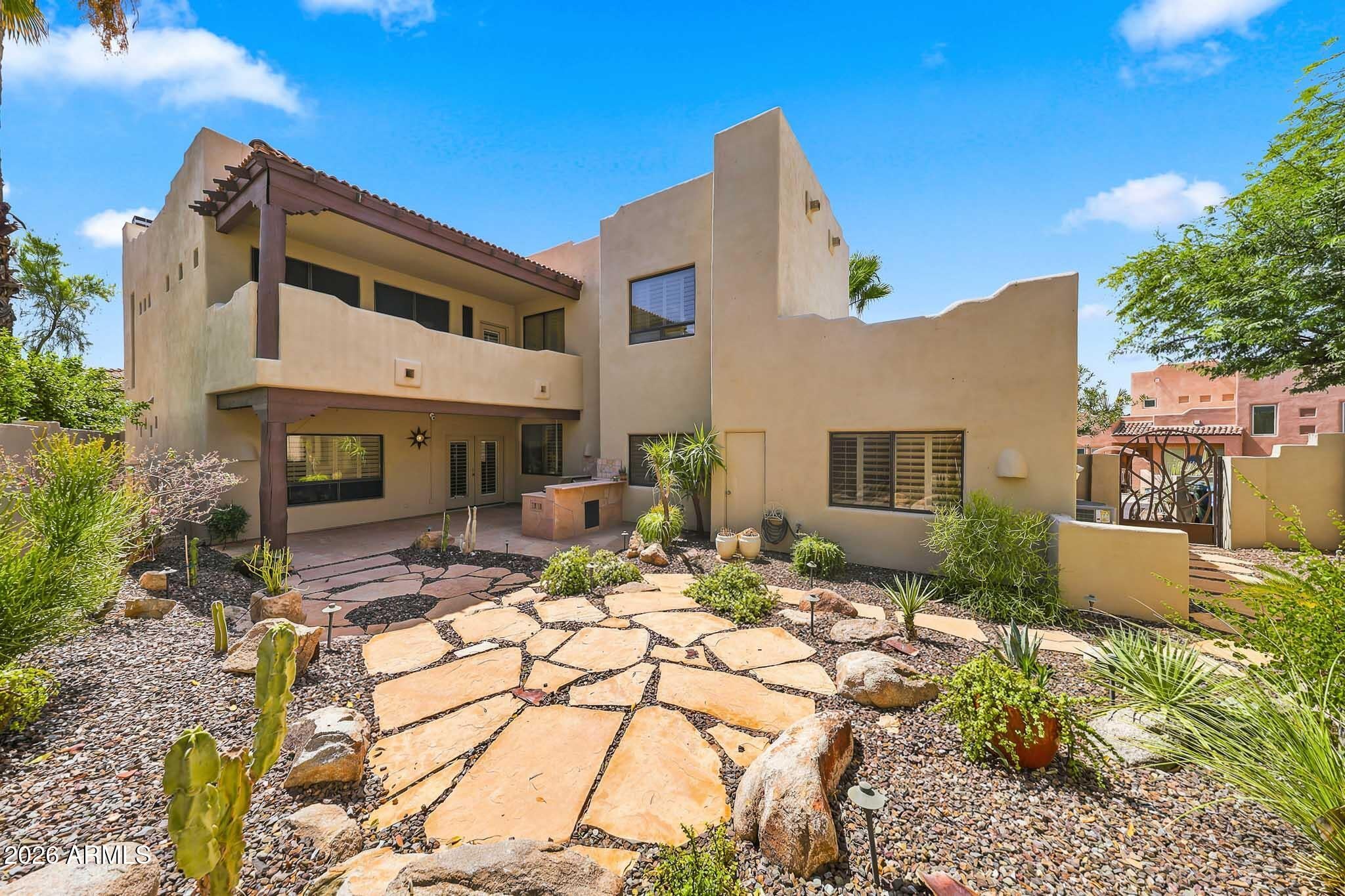 1732 E GELDING Drive