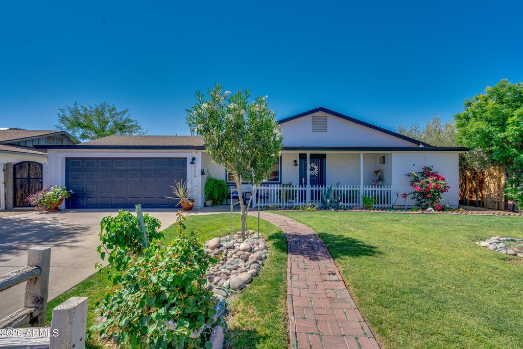 Photo of 2209 W Edgewood Avenue, Mesa, AZ 85202 (MLS # 7028251)