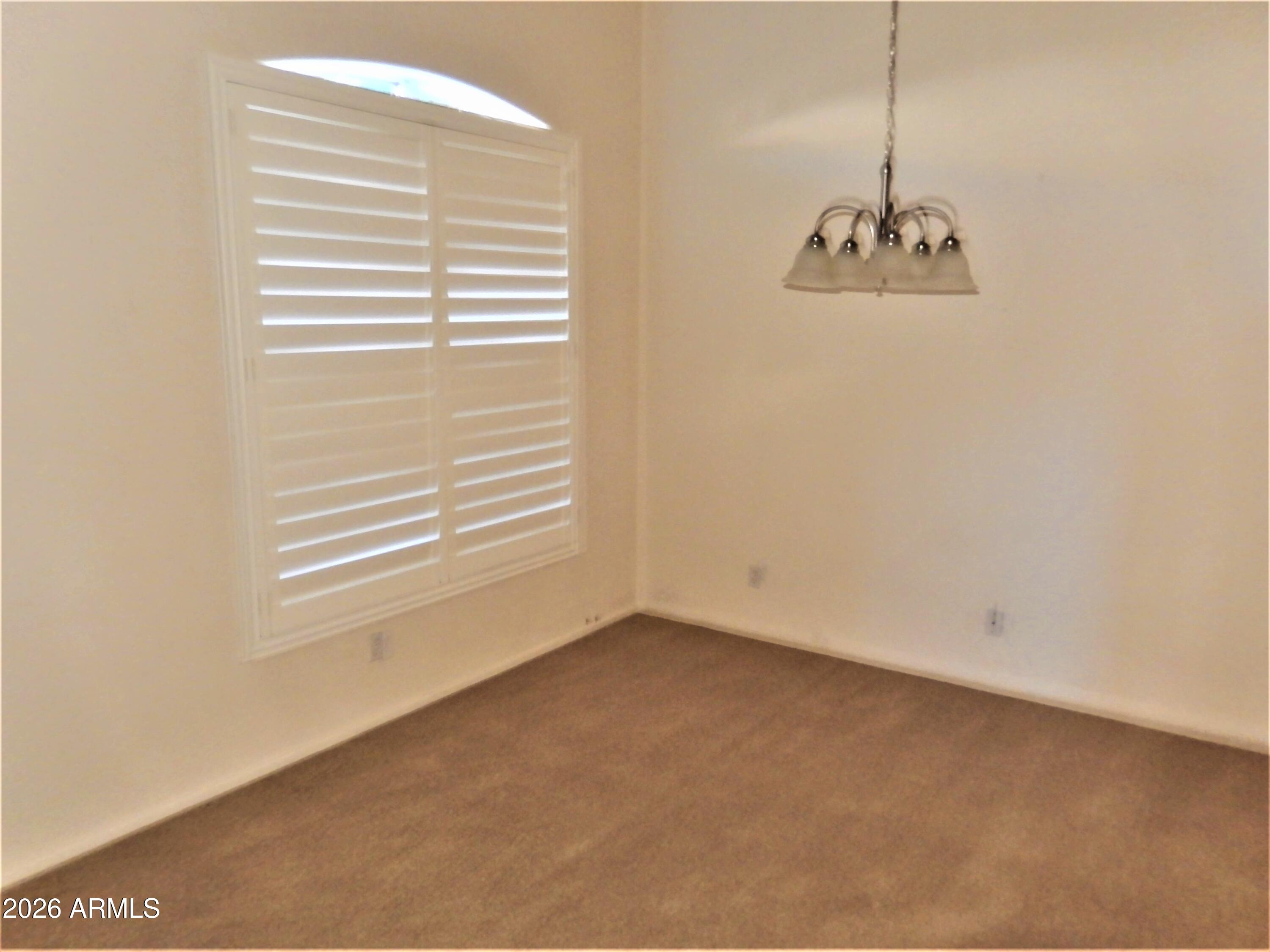 1061 W COURTNEY Lane