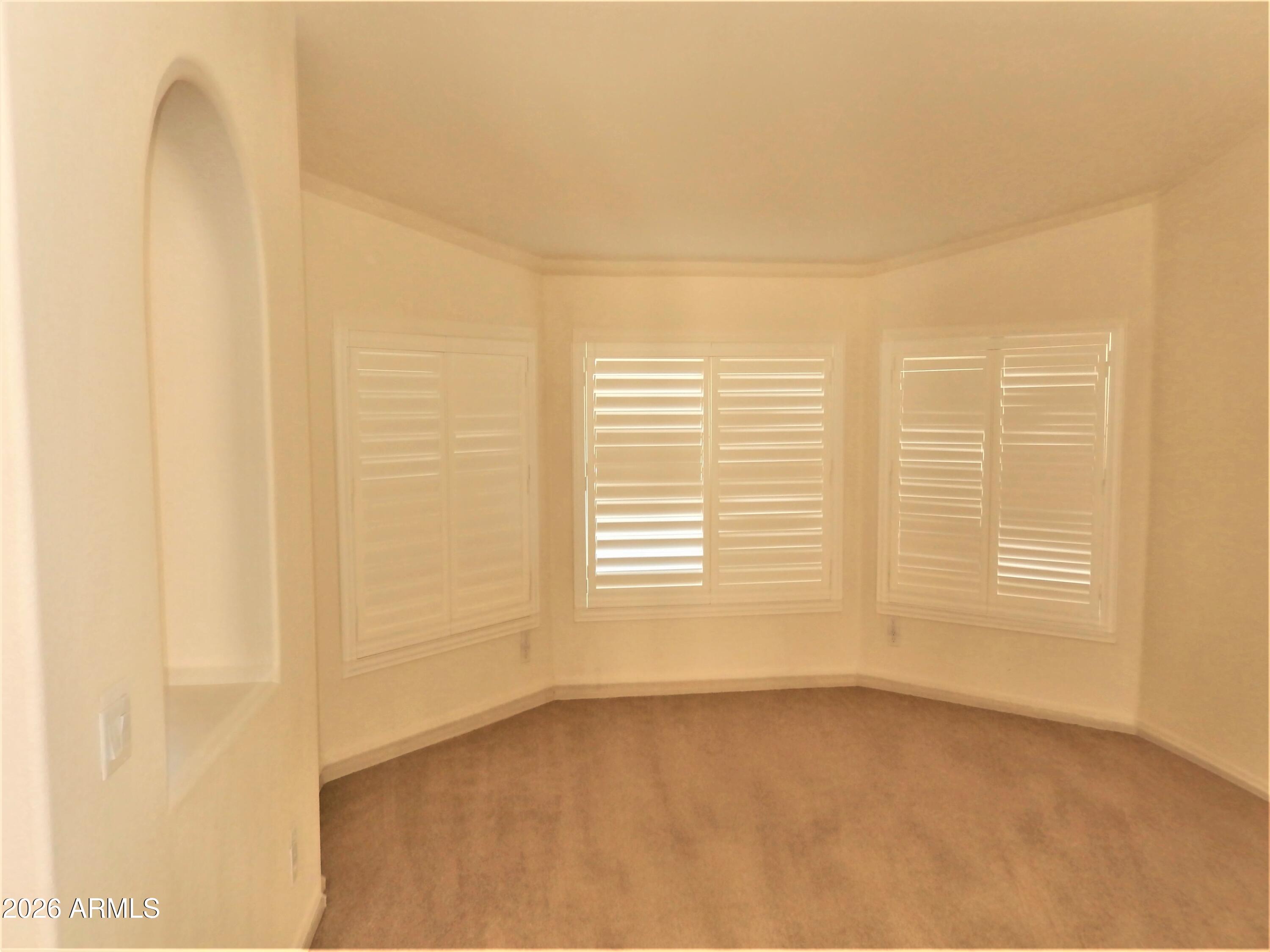 1061 W COURTNEY Lane