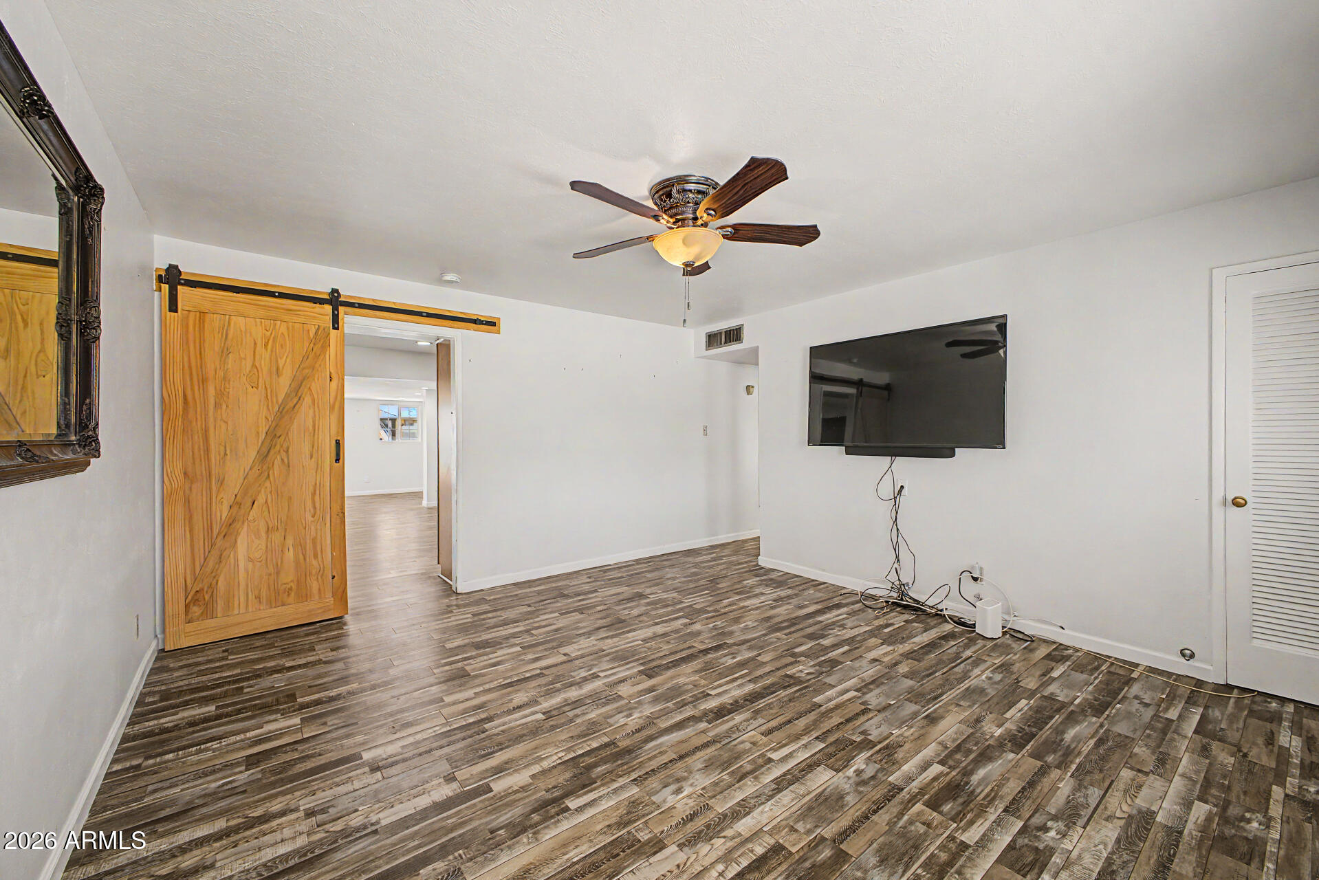 1522 W LAWRENCE Lane