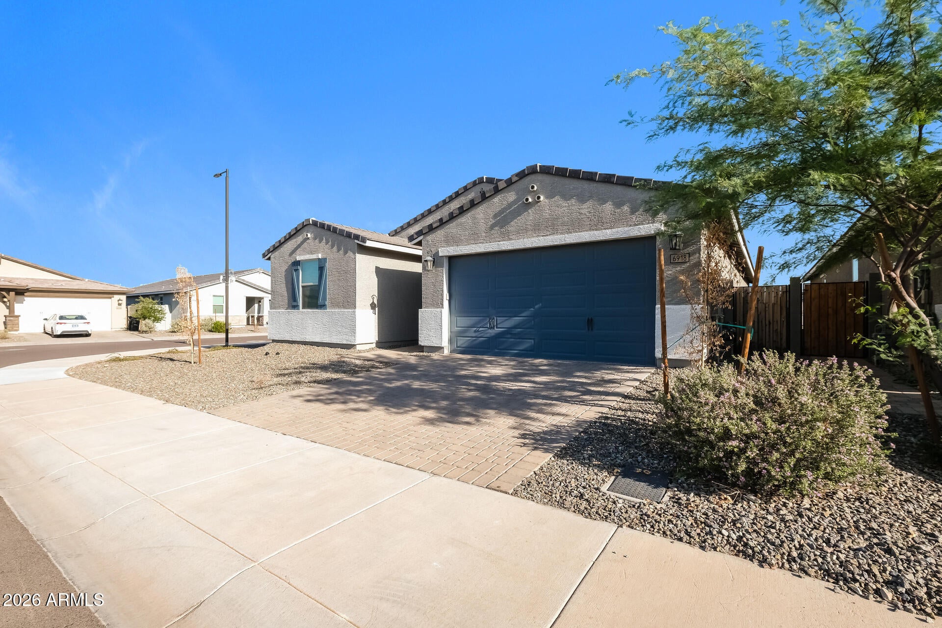 6918 W SAMANTHA Way