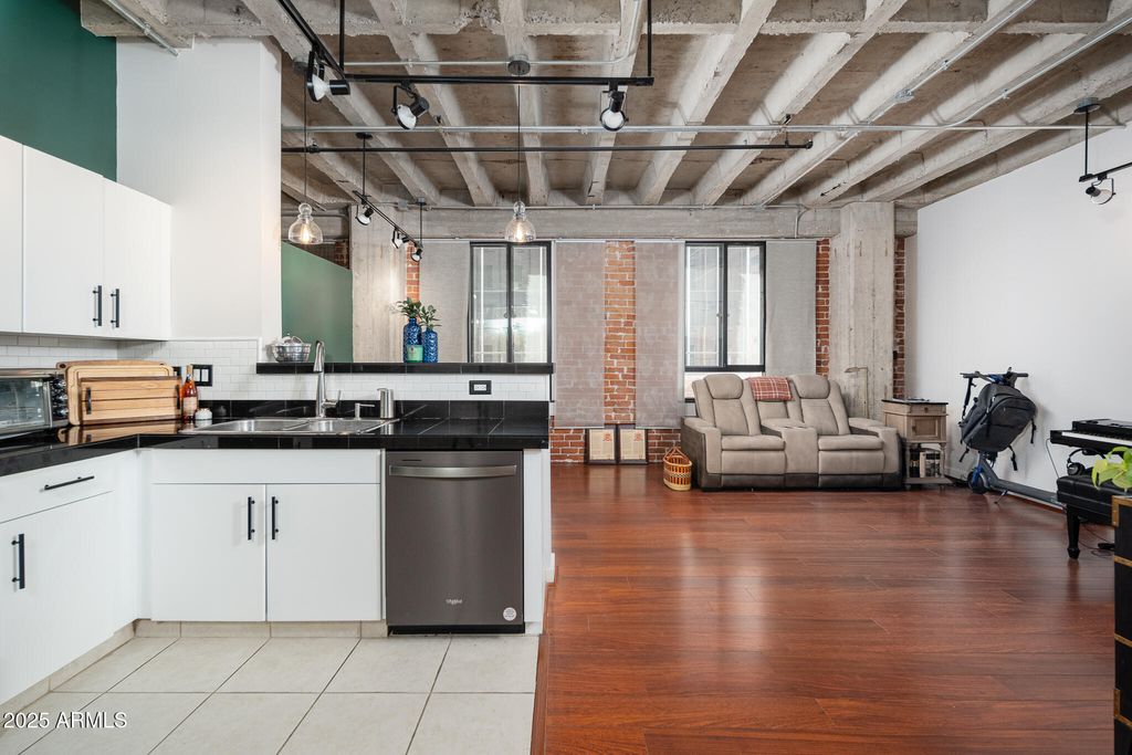 Photo of 114 W Adams Street #402, Phoenix, AZ 85003 (MLS # 6943542)