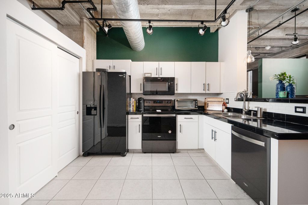 Photo of 114 W Adams Street #402, Phoenix, AZ 85003 (MLS # 6943542)