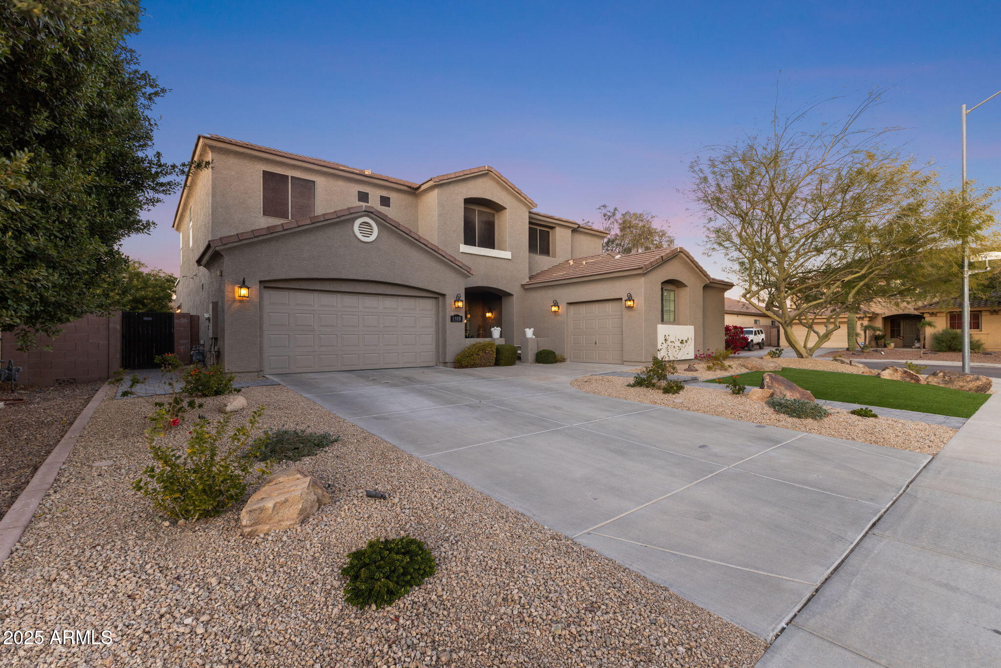 1918 W BONANZA Lane
