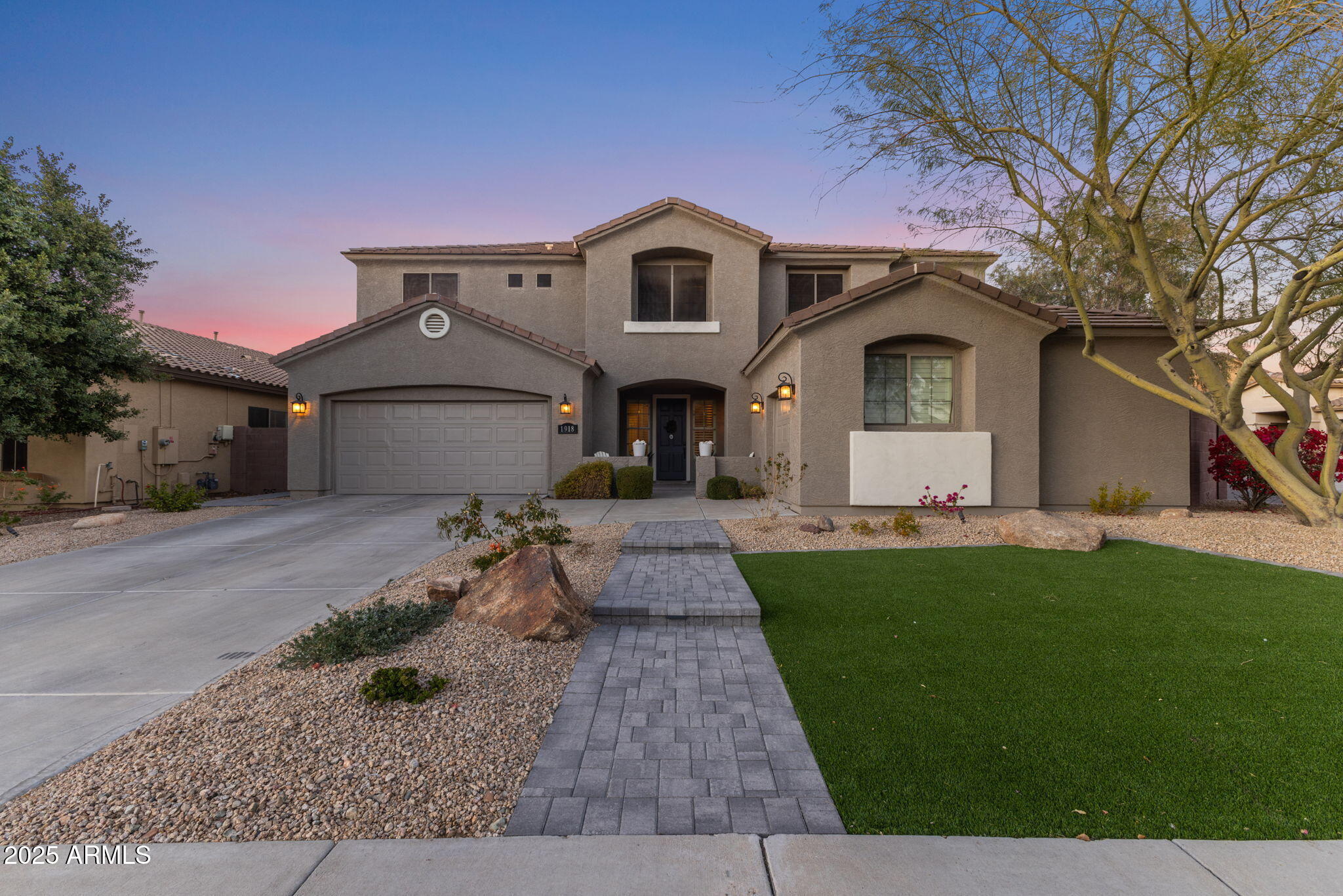 1918 W BONANZA Lane