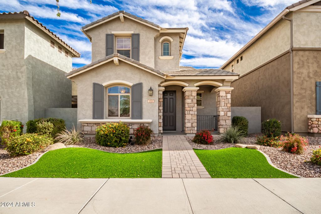 Photo of 2511 S Entwistle Street, Gilbert, AZ 85295 (MLS # 6929413)