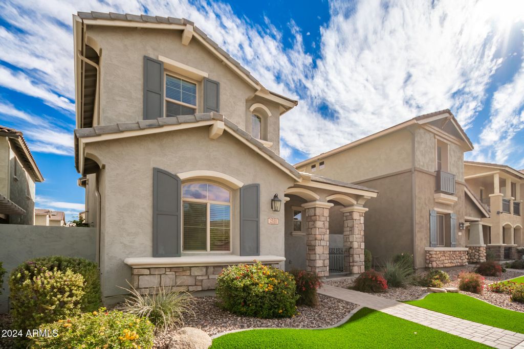 Photo of 2511 S Entwistle Street, Gilbert, AZ 85295 (MLS # 6929413)