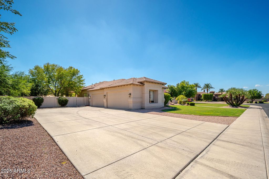 Photo of 6439 W Willow Avenue, Glendale, AZ 85304 (MLS # 6931442)