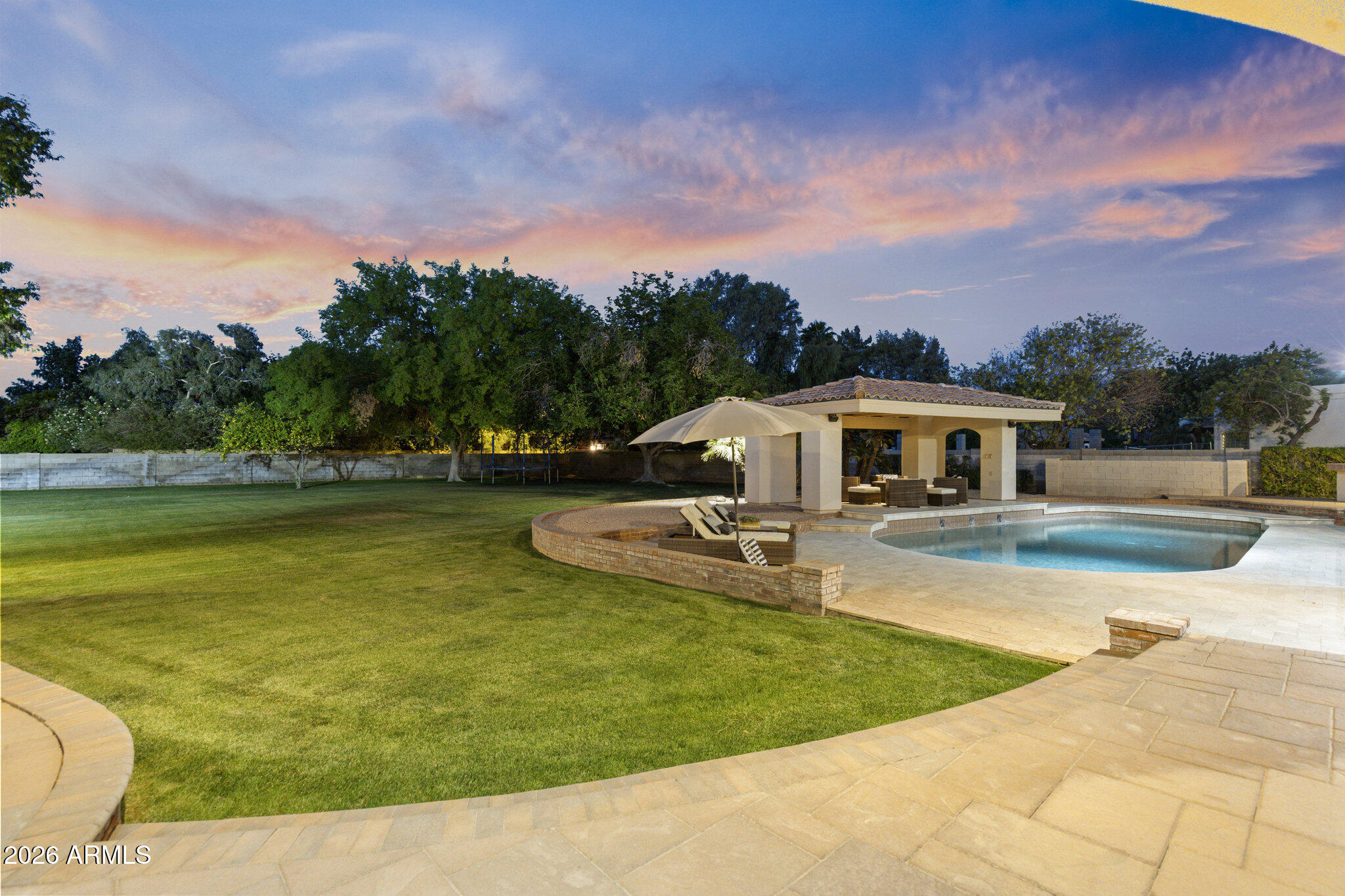 2106 E LA VIEVE Lane