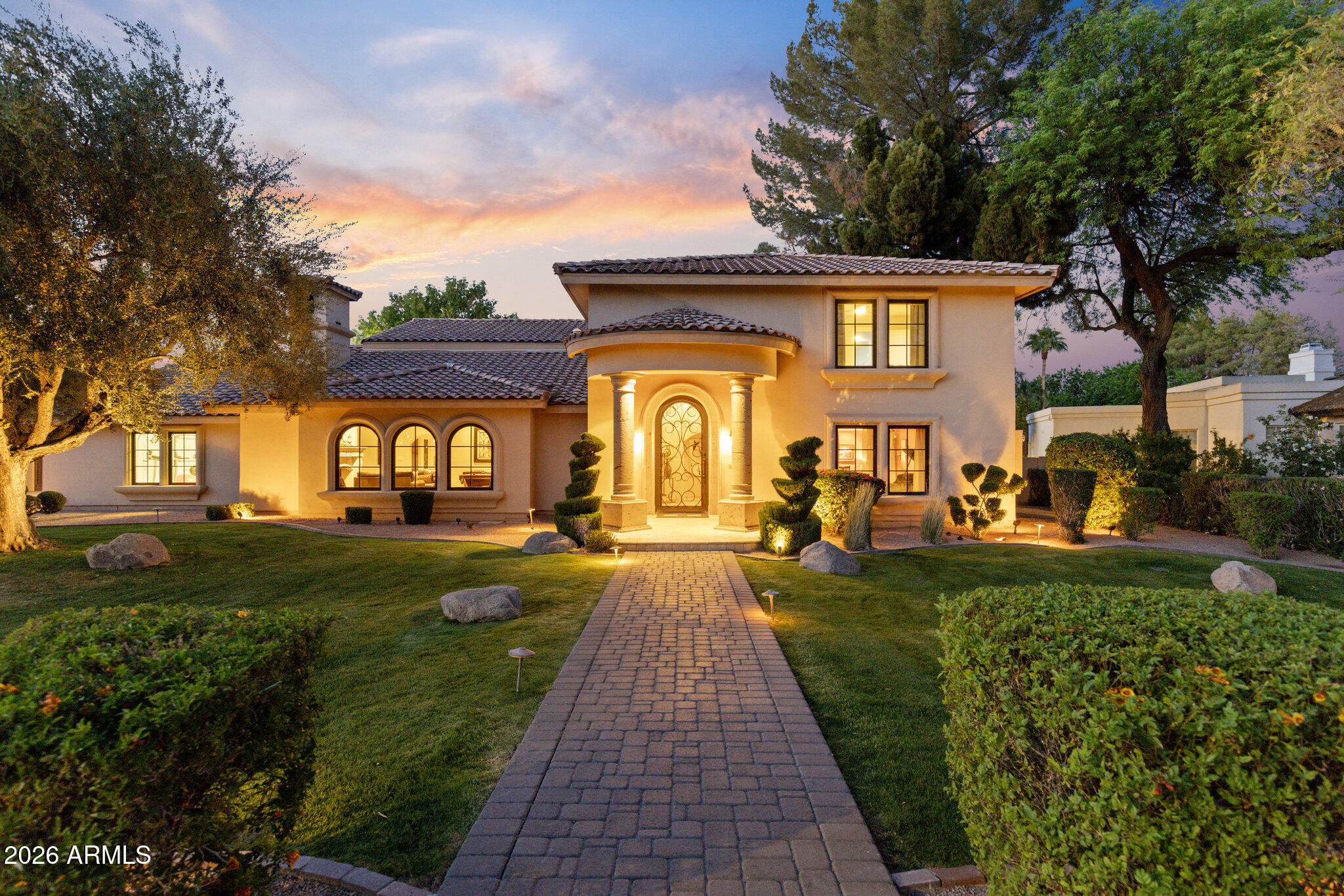 2106 E LA VIEVE Lane