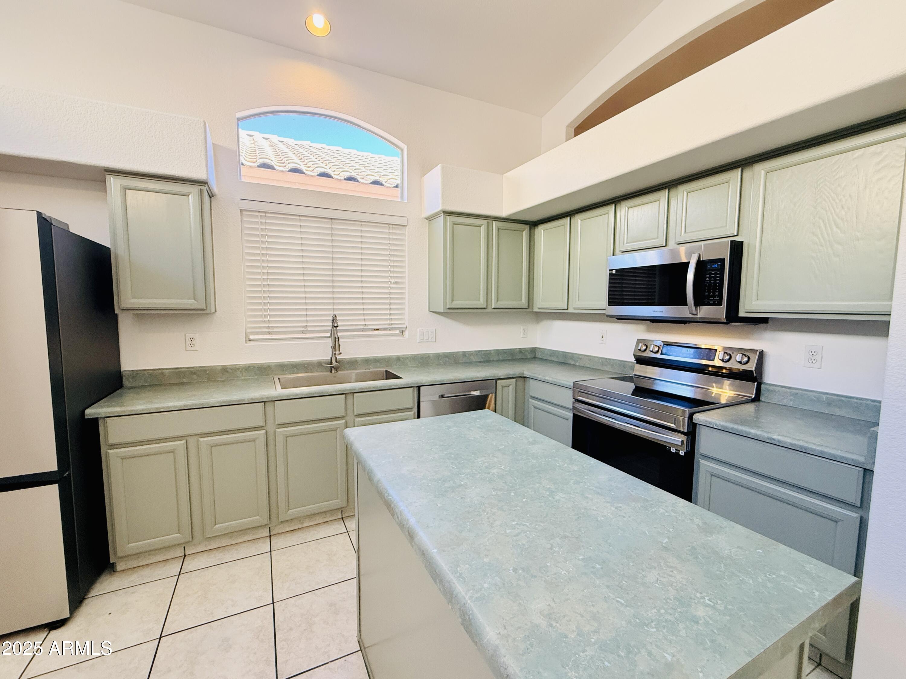 4918 W BEHREND Drive